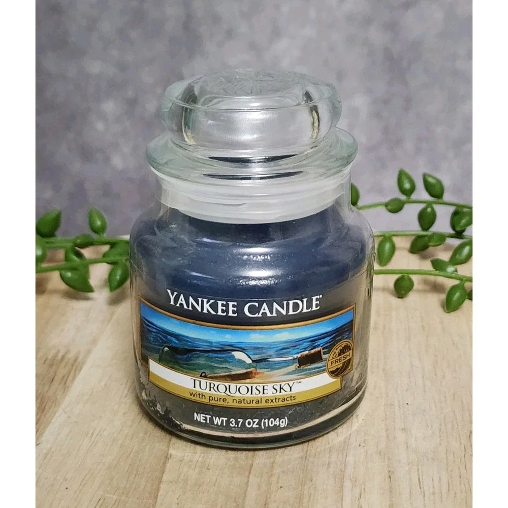 Yankee Candle Turquoise Sky Jar Candle 3.7 oz Blue Coastal Fresh Home Fragrance